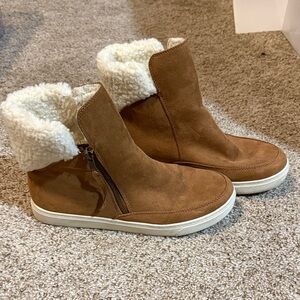 Cozy Brown Ankle Boots with Faux Fur Lining